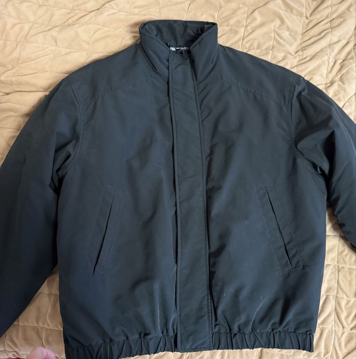 Стильний чоловічий бомбер