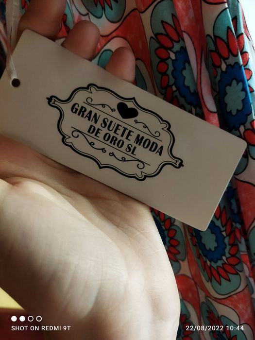 Vendo vestido esta como novo