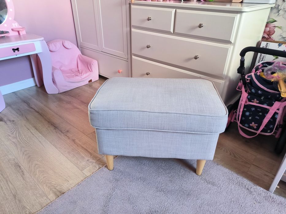 Podnóżek STRANDMON beżowy