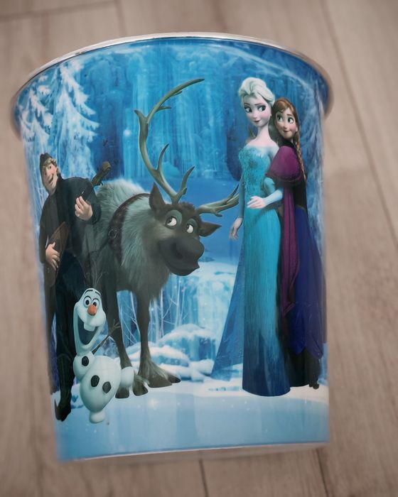 Kosz na śmieci z motywem z bajek