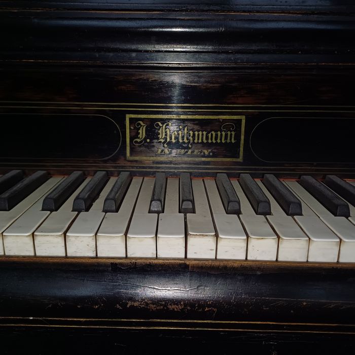 Fortepian antyk sprzedam