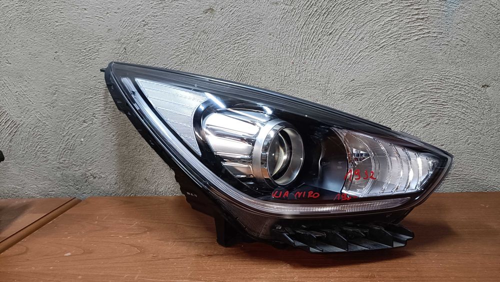 Kia Niro Lampa przód prawa soczewka