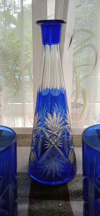 Резное синее стекло графин и два стакана
