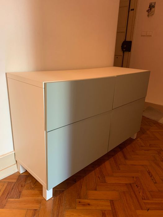 Móvel de arrumação BESTA da IKEA verde acinzentado