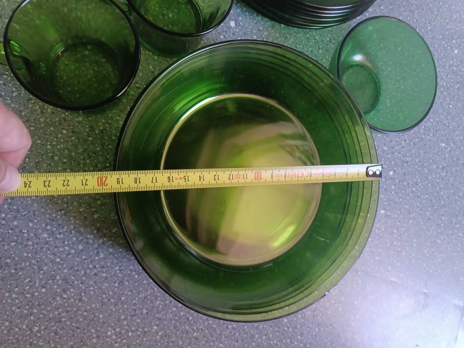 Conjunto de pratos em vidro