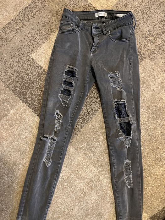 Jeansy Guess 25 szare z przedarciami damskie