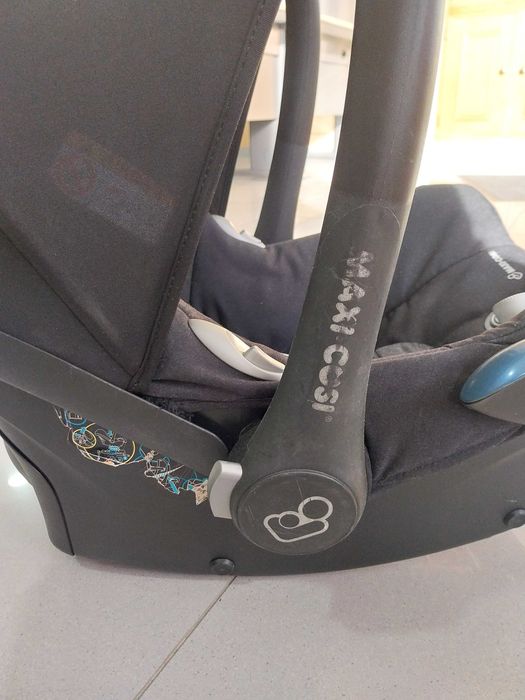 Ovo Maxi Cosi Cabriofix com Redutor