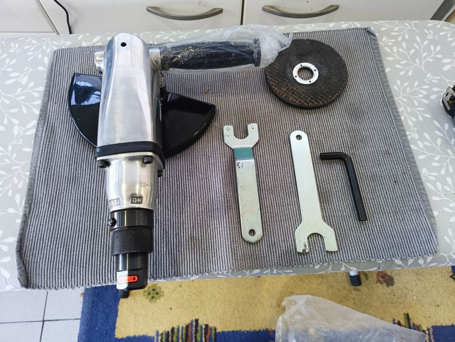 Rebarbadora pneumática