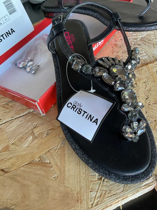 Sandália preta com brilhantes -  daily Cristina