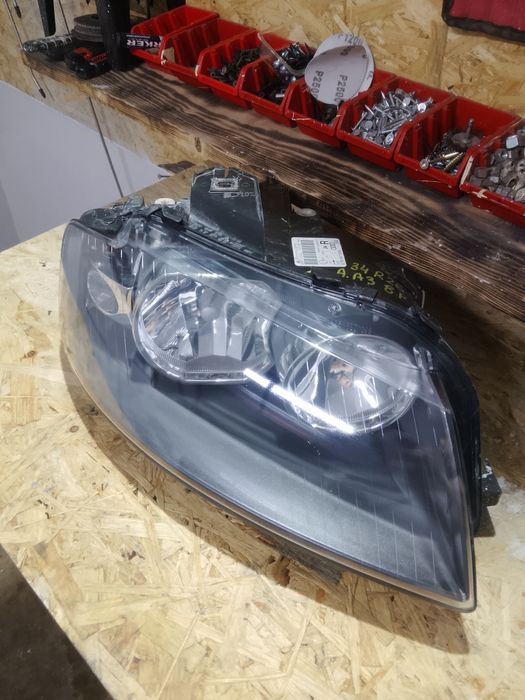 Lampa prawa audi