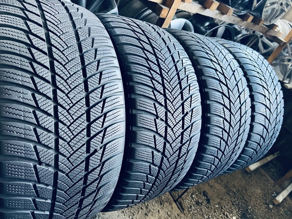 Шини Резина Зимові 245 40 18 Bridgestone Blizzak LM001 4шт