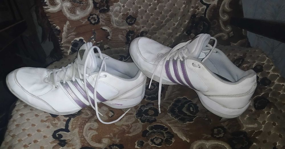 Женские кросовки Adidas.