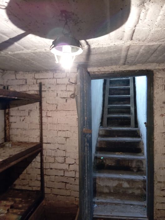 Продам 2-кімнатну квартиру + гараж з сараєм у Побузькому