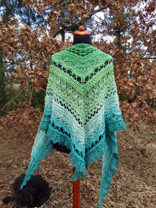 Chusta "Libra" wykonana na szydełku