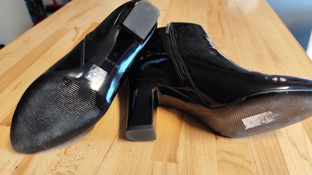 Gino Rossi, lakierowane botki, 39