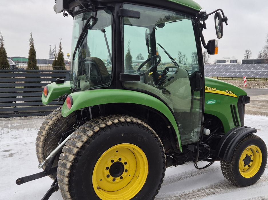 Traktorek John Deere 3720