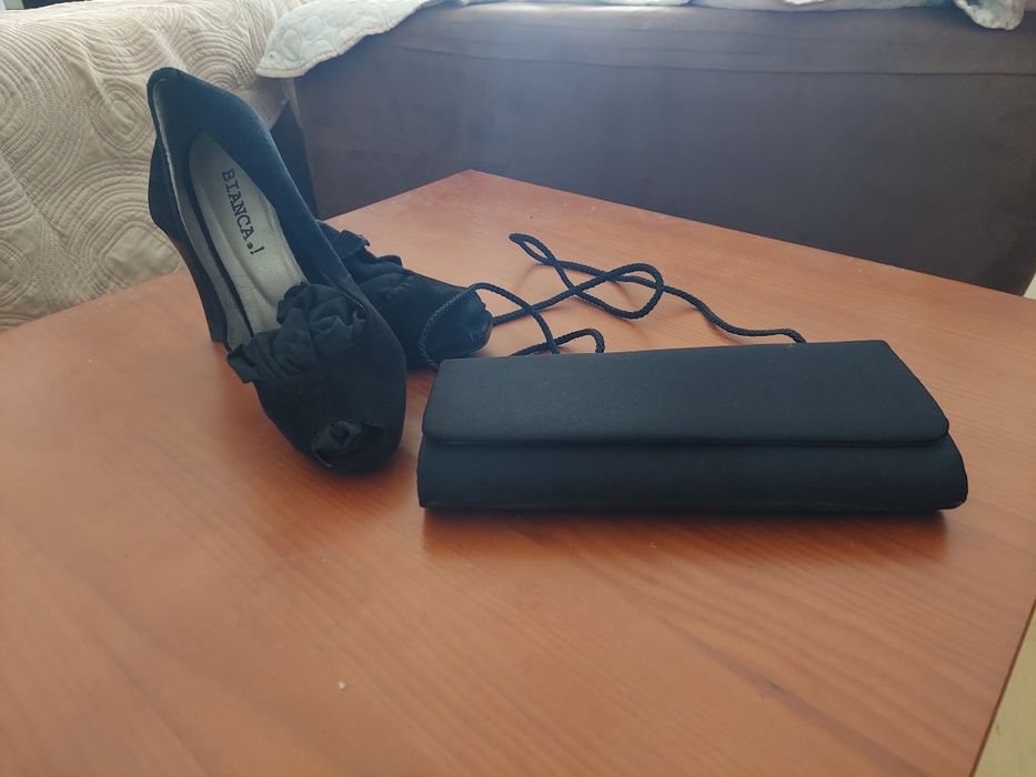 Conjunto sapatos e mala