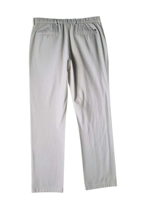 Biale spodnie męskie Tommy Hilfiger 
Rozmiar 34/32 L 
Stan bardzo dobry 
Szerokosc pas 46 cm
Dlugosc całkowita 103 cm
WU3