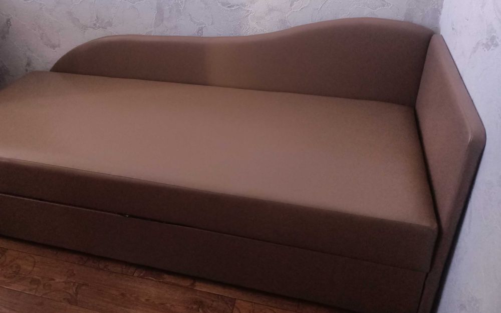 Продам диван для Вашої спальні!