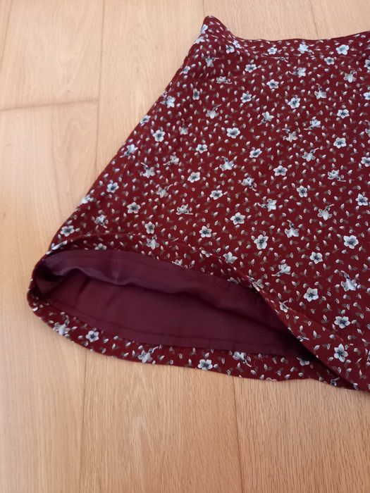 Saia cor Bordeaux tamanho 34