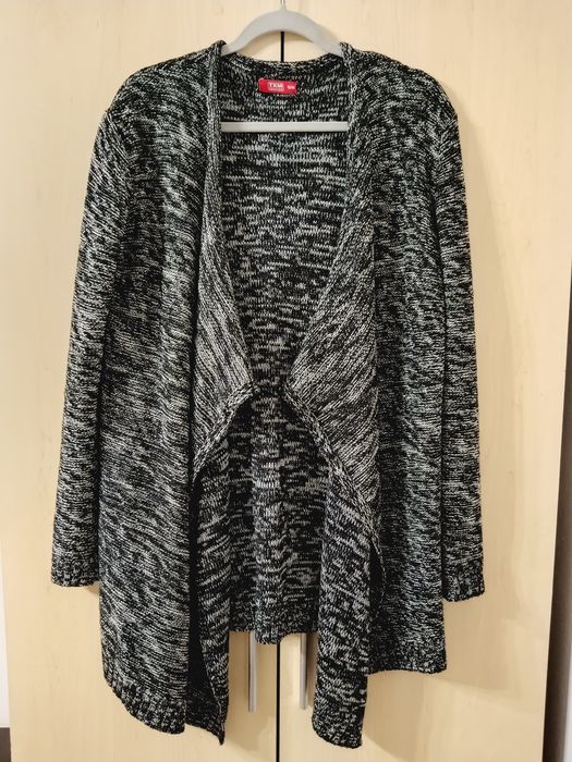 Czarny kardigan bez zapięcia