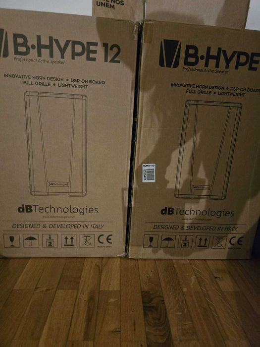 Mesa som Behringer QX1222USB e par colunas DB B HYPE 12
