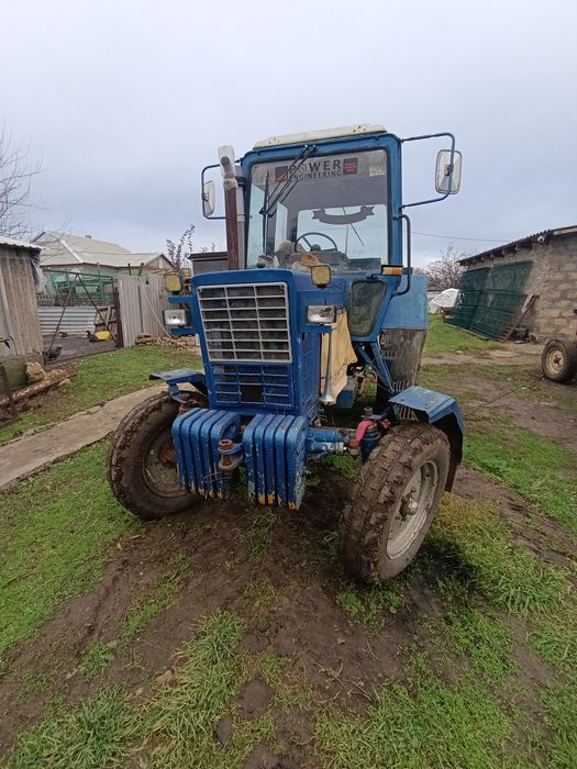 Трактор Беларус МТЗ 80 у робочому стані