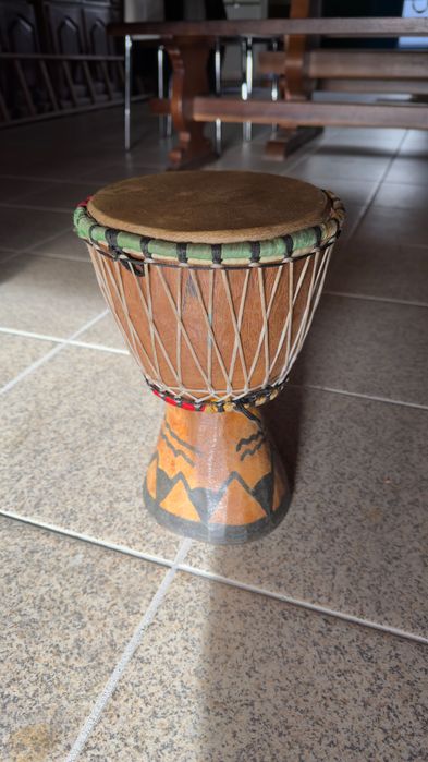 Par de Djembes Artesanais (Percussão)