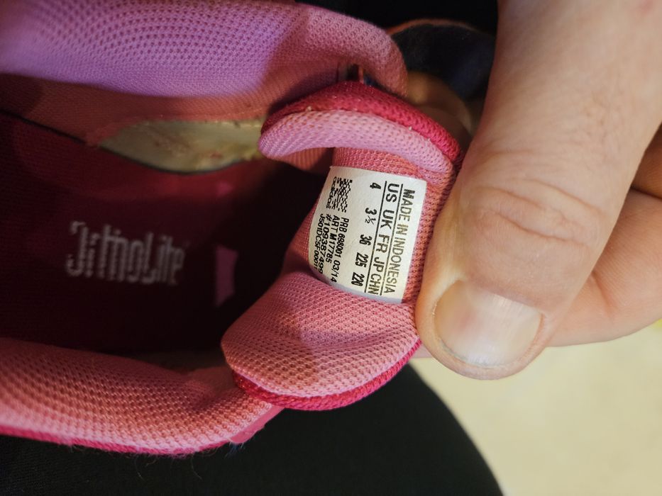 Buty halowa Adidas zapinane na rzepy rozmiar 36 (22,5cm)