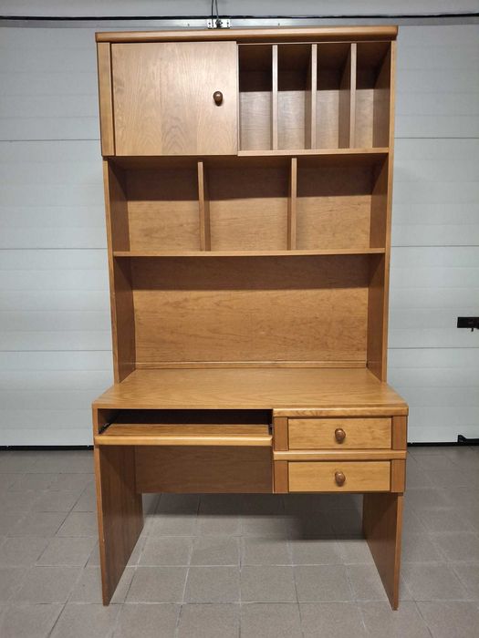 Secretária com Estante Integrada em Madeira