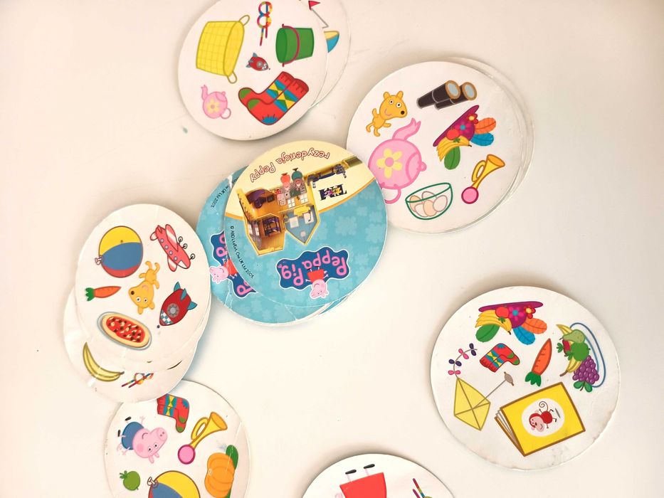 Dobble gra karciana dla dzieci świnka peppa pig rezydencja peppy karty