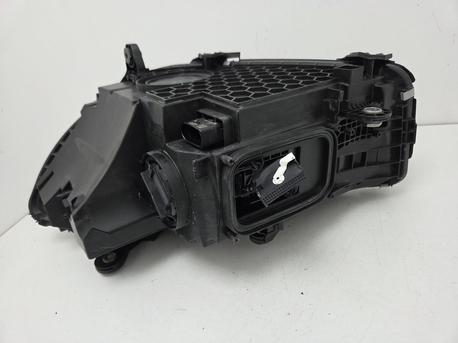 Фара права Mercedes C-Class W206 2022-2024 USA