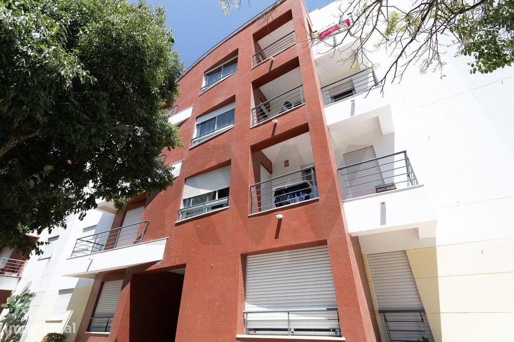 T3 com Varanda e Excelente Luminosidade | Amadora