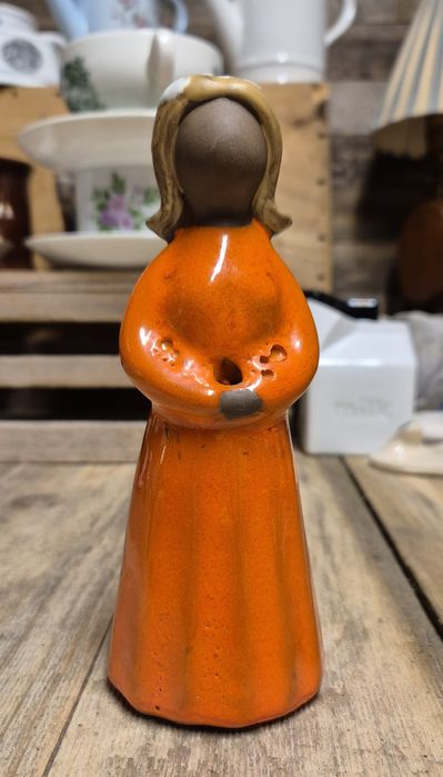 Figurka ceramiczna "kwiaciarka"