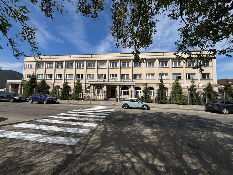 Оренда офісів від 13,8 кв.м до 340,0 кв.м у БЦ «Титул» (метро Почайна, без комісії)