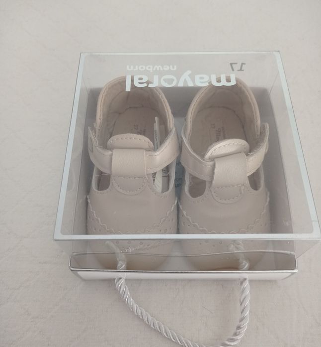 Vários sapatinhos bebê