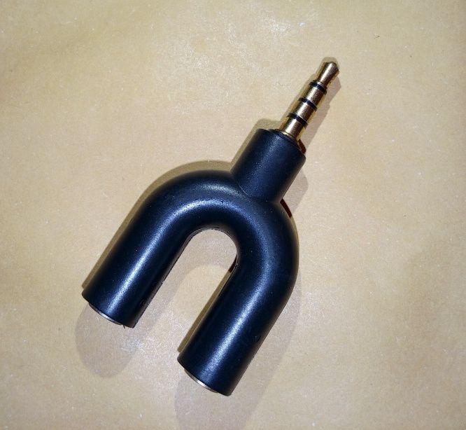 Аудіоадаптер 3.5 мм для навушників і мікрофона

Аудіоадаптер 2-в-1 з р