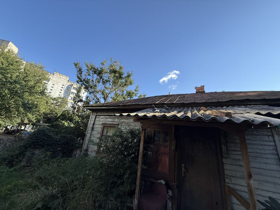 Продам частину будинку+ 2.5 соткі землі  вул Гетьмана Полуботка