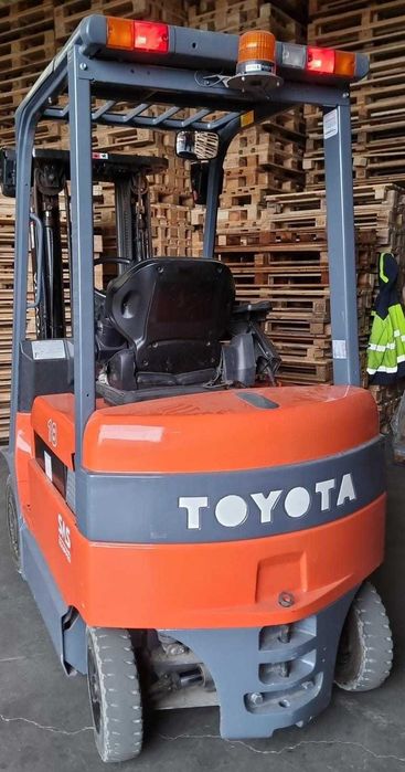 Empilhador Toyota 7fbmf18