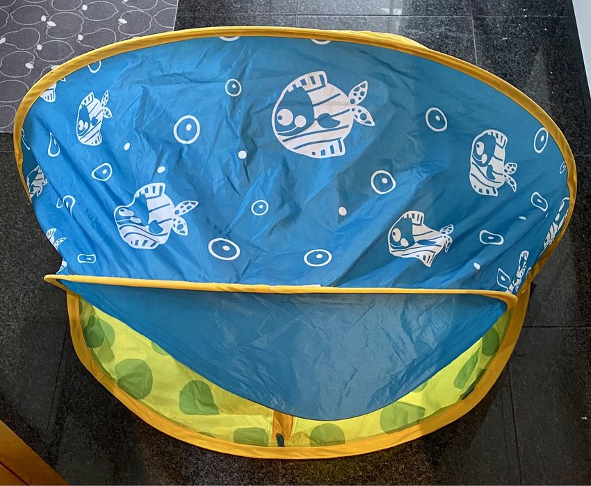 Piscina bebé com capa protetora para sol