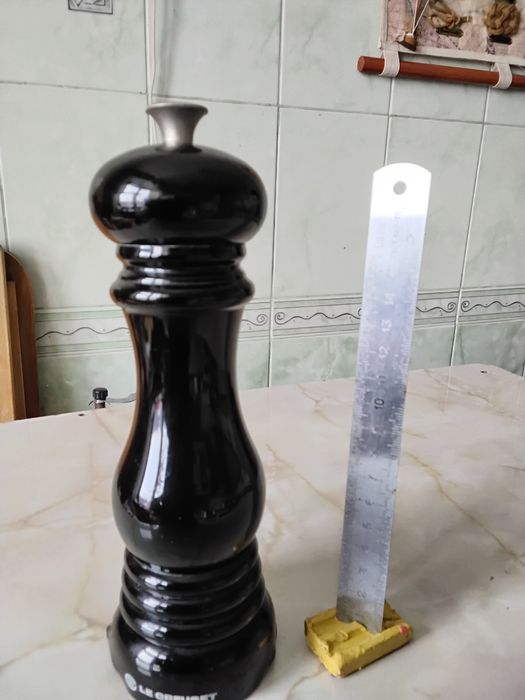 Продам машинку для помола-- Ручная мельница