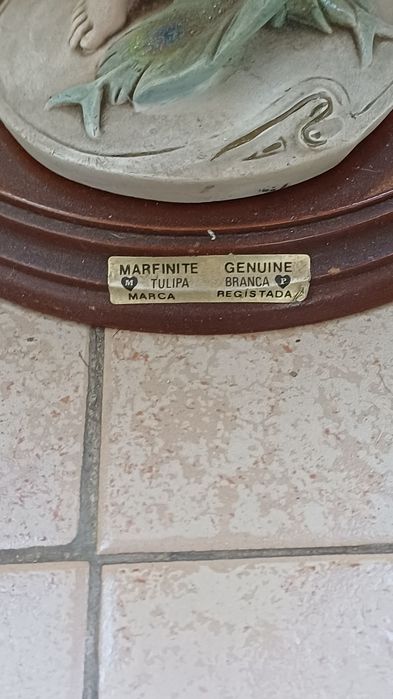 Estátua de Deusa com espelho