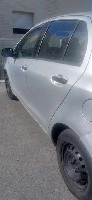 Toyota yaris economico e fiavel negociável