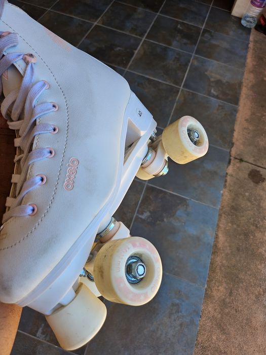 Patins oxelo tradicional e com todas alinhadas