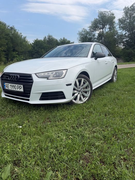 Автомобиль Audi A4B9