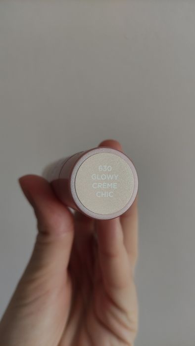 L'Oreal Paris Lumi Le Glass Хайлайтер-стік з ефектом глянцю
Хайлайтер-
