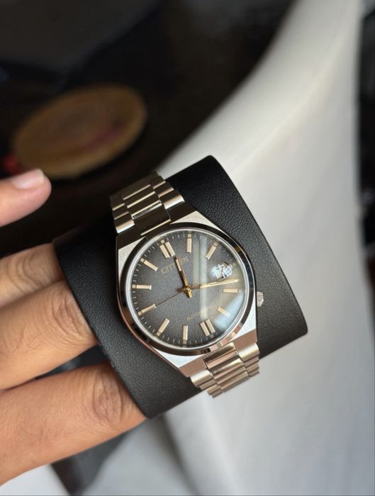 Citizen Tsuyosa 37mm NJ0200-50E “Time Slip” Edição Especial – *NOVO*