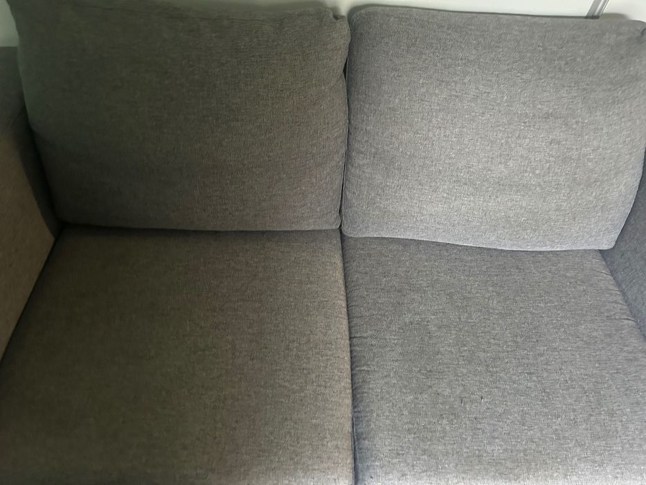 Sofá cinza dois lugares