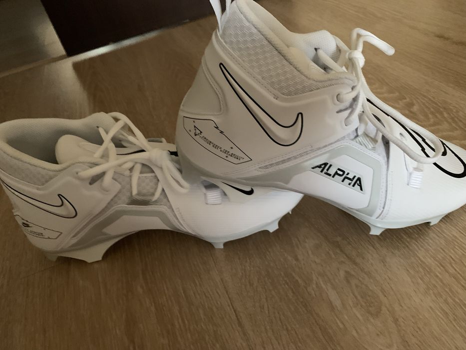 бутсы Nike Alpha