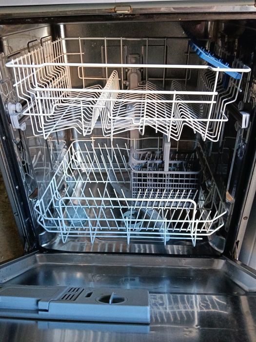 Entrega garantia máquina de loiça Indesit cor cinza